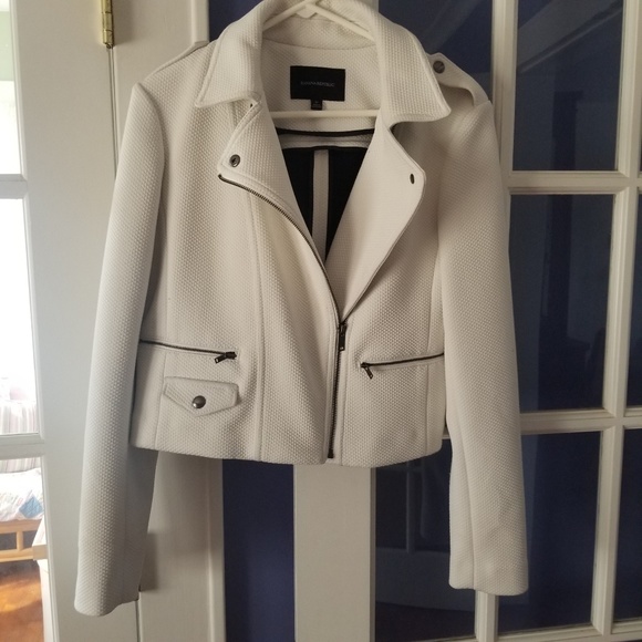 Women's white jacket. - Picture 2 of 3